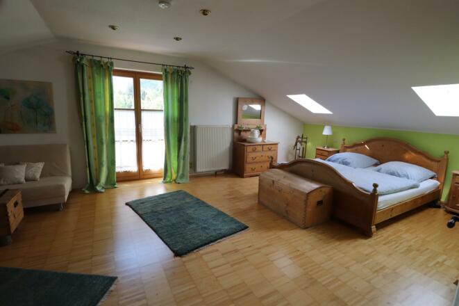 Großes Schlafzimmer