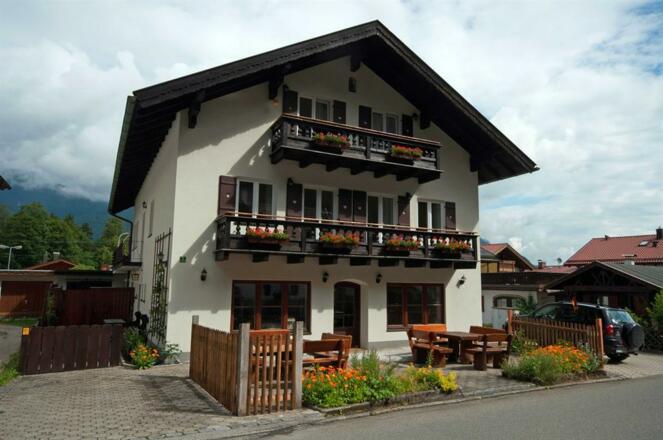 4Ferienwohnungen Grainau "Der gekrönte Hirsch"