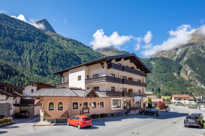 Felsenhof-Längenfeld-Ötztal-Tirol-Aussenansicht-So