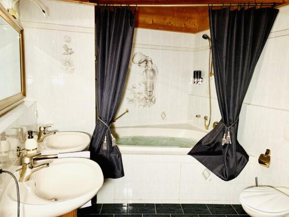 98A314DB-916B-4C36-84A2-6B2A5801987F