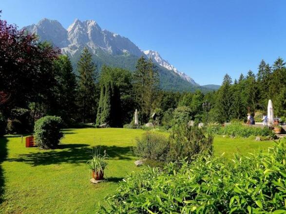 Garten mit Blick zur Zugspitze