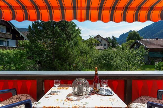 Blick vom Balkon in der Sommer-Garten