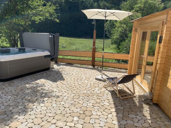 FBC6B3AA-D0EB-4AA8-AD22-07BFD085FFAB