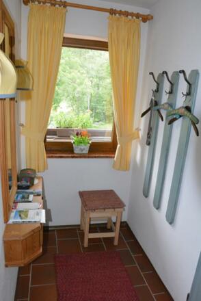 Taghelle Garderobe im Flur