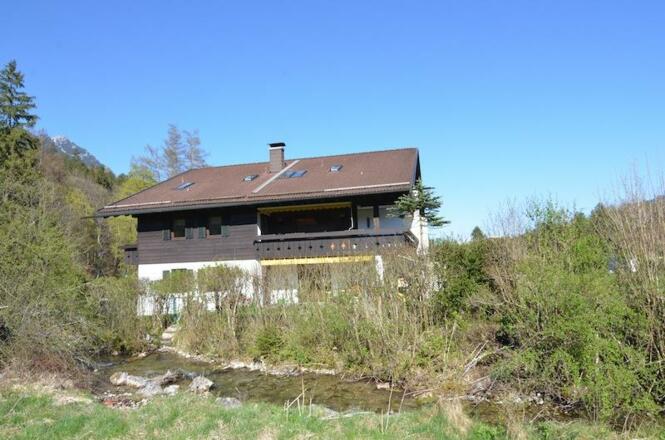 Südansicht Balkon mit Markise