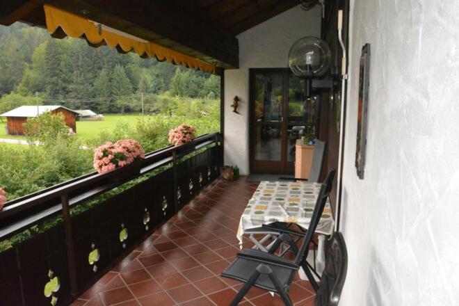 Südbalkon zum Wanderweg