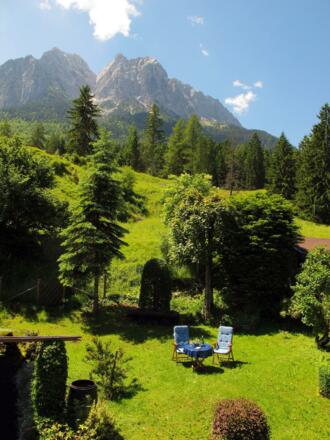 Blick vom Zimmer in den Garten
