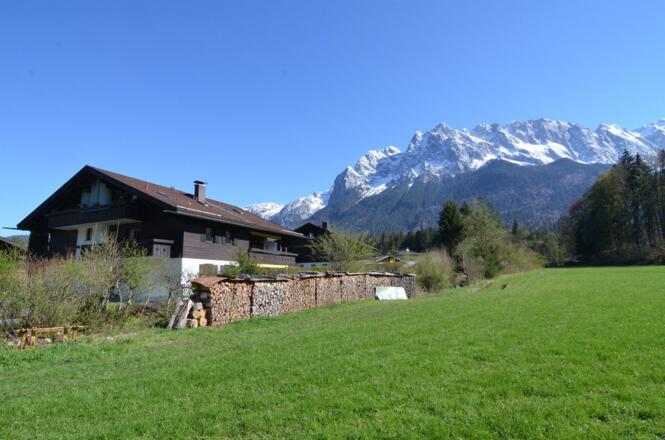 Ansicht Haus, WHG in 1.OG beide Balkone