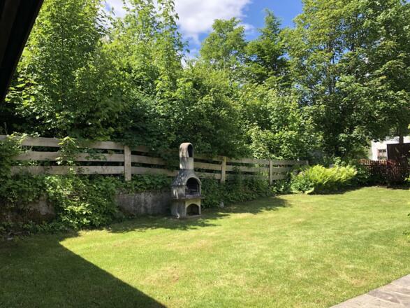 Garten mit Grillplatz