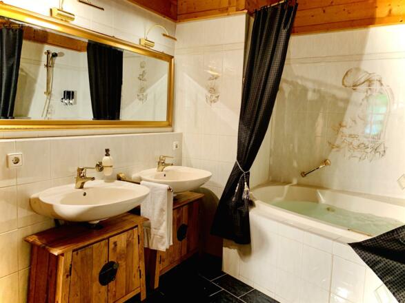 93CD3DE2-D88E-480E-AC4C-F48690CF9F1E