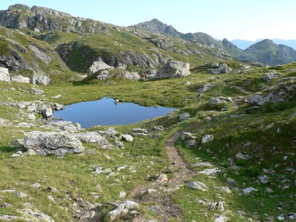 Der erste Teil des Weges führt an zahlreichen Meeraugen vorbei