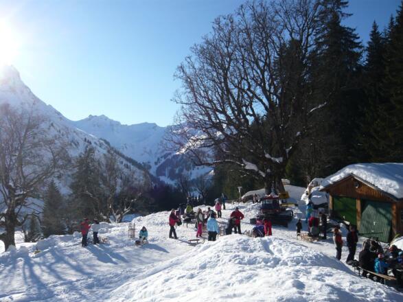 Schwarzenberghütte im Winter.