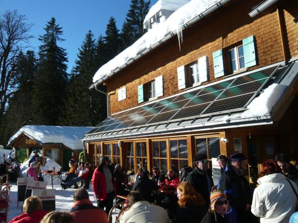 Schwarzenberghütte im Winter.