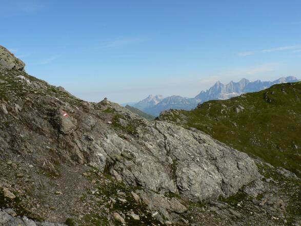 ständig die Dachstein-Südwände und die Bischofsmütze vor Augen