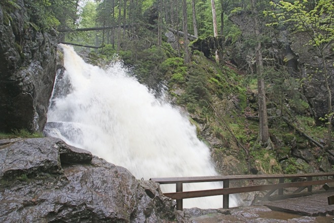 Oberer Riesloch-Wasserfall bei Hochwasser