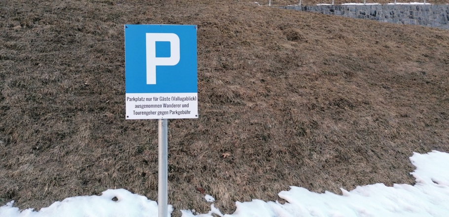 Parkplatz nur für Gäste oder gegen Gebühr, Alternativ kann auch etwas oberhalb beim Edelweishaus geparkt werden