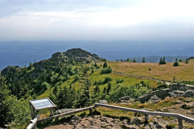 Ausblick vom Großen Arber zum Bodenmaiser Riegel (Richard-Wagner-Kopf)