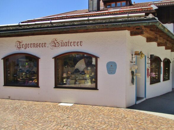 das-ladengeschaft-von-aussen-hut-schatz