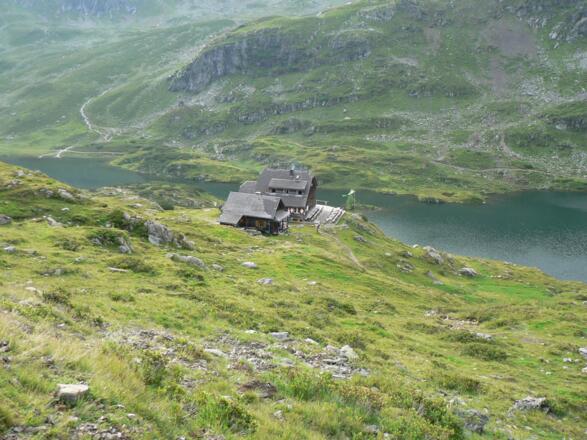 Hinter der Mattishütte führt der Weg hinauf zum Schiedeckkamm