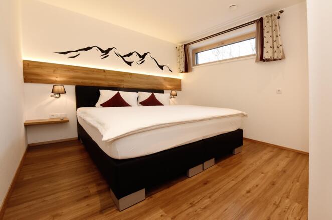 Schlafzimmer 1