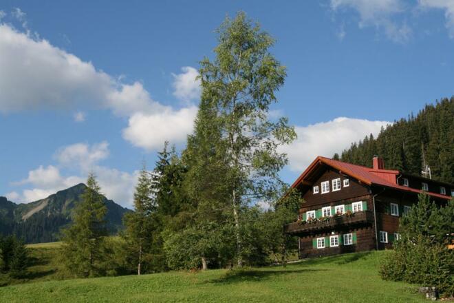 Frontansicht im Sommer