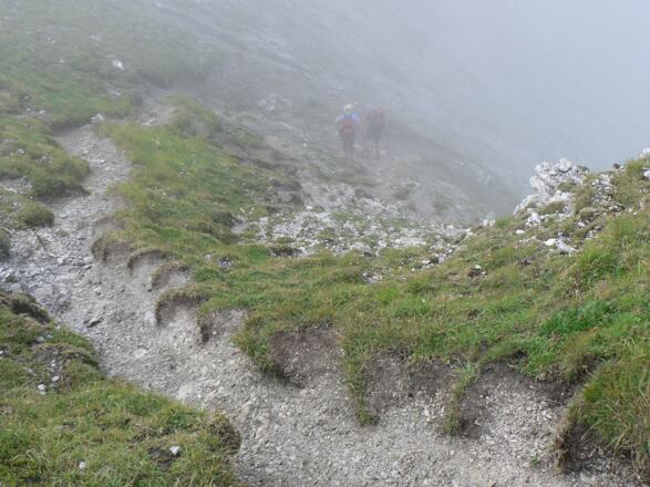 Vom Brotrinnl führt der Weg zuerst steil...