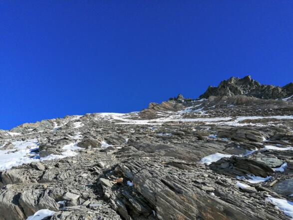 Leider wenig Schnee in der Südflanke...