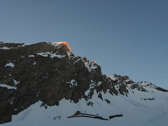 Die ersten Sonnenstrahlen auf der Freiwandspitze...
