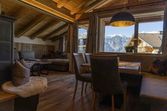 Wohnbereich Ferienwohnung Tulfes mit Ausblick