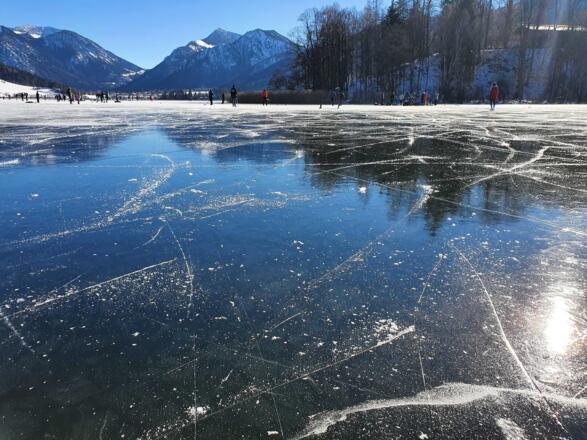 Schlittschuhlaufen am Schliersee