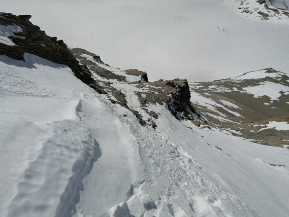 Unten liegen unsere Ski...