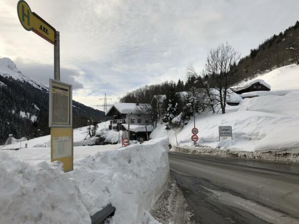 Bushaltestelle(Linie 90/91)