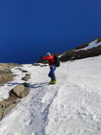 Im oberen Drittel gibt es ein wenig Schneeauflage...