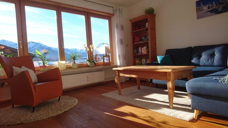 Wohnzimmer mit Bergblick