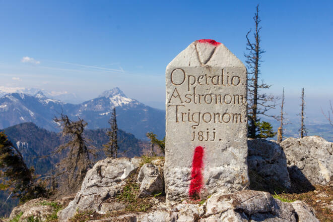 Hochsalm (1405 m), Vermessungsstein aus dem Jahr 1811.
