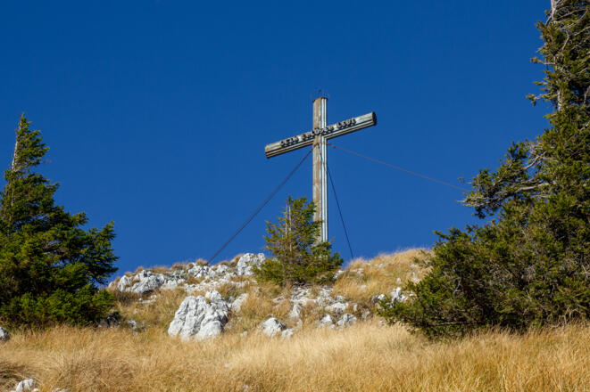 Gipfelkreuz am Ostgipfel der Kremsmauer (Pyramide, 1599 m).