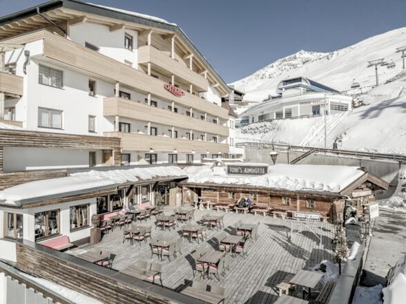 Hotel mit Almhütte
