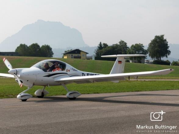Flugplatz Gmunden mit Blick auf Traunstein