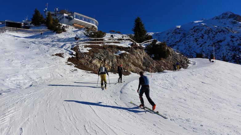 Die Rosshütte in greifbarer Nähe, die Seefelder Spitze (rechts) noch auf Distanz.