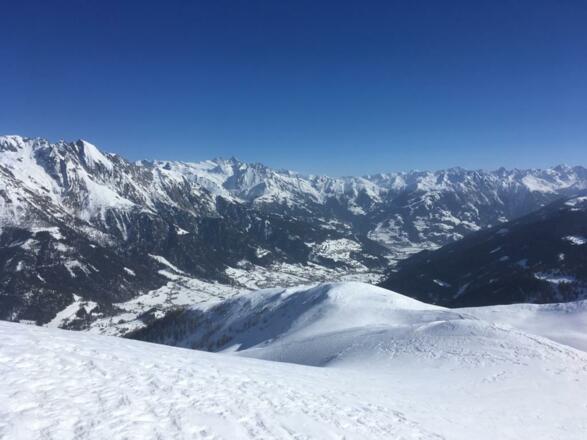Blick vom Gipfel Richtung Bläß / Aufstieg+Abfahrt