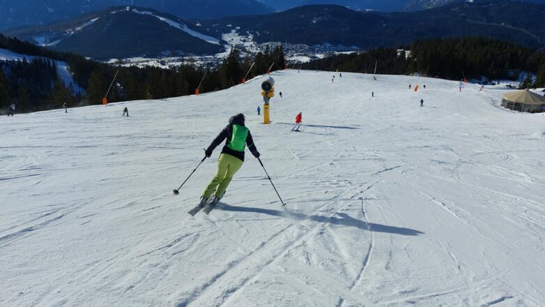 Skifahren genießen auf perfekt gepflegten Pisten.