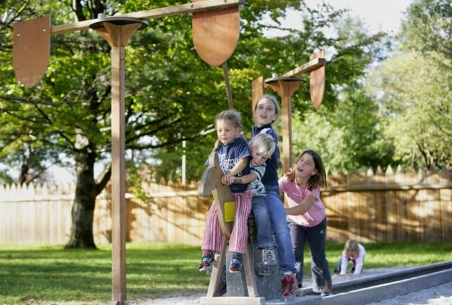 Spielen auf dem Ritterspielplatz in Pfronten