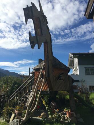 Sandkiste mit Drache Dragomir