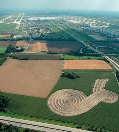 "Der Flughafen am Erdzeichen" by Klaus Leidorf