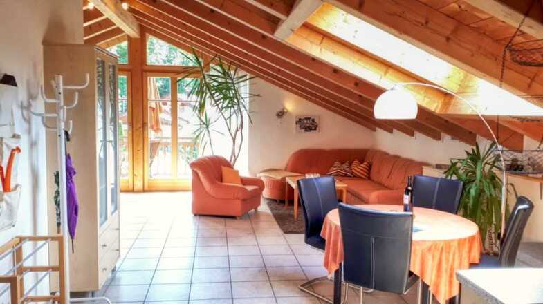 Wohn-Essbereich (mit Schlafsofa)