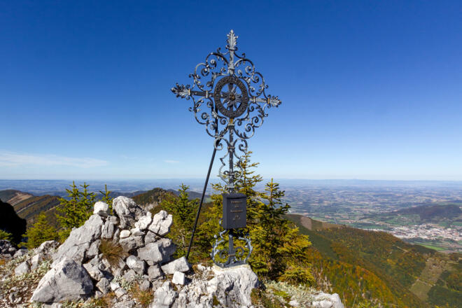 Gipfelkreuz der Törlspitze (1510 m).