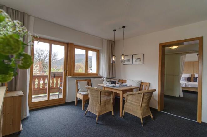 Ferienwohnung Wiesseer Bucht Wohnraum mit Sitzgruppe