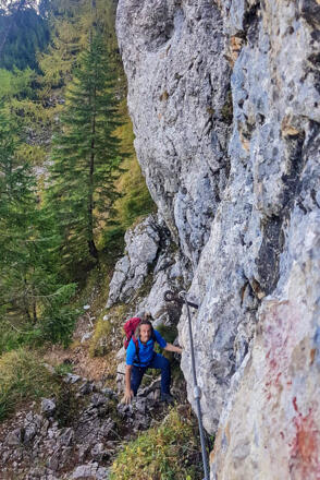 Seilversicherte Stelle im Aufstieg zum Törl.