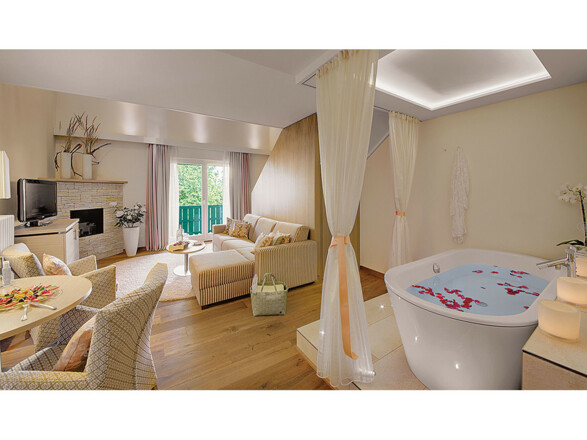 Honigmondsuite mit freistehender Badewanne, Himmelbett und eigener Sauna
