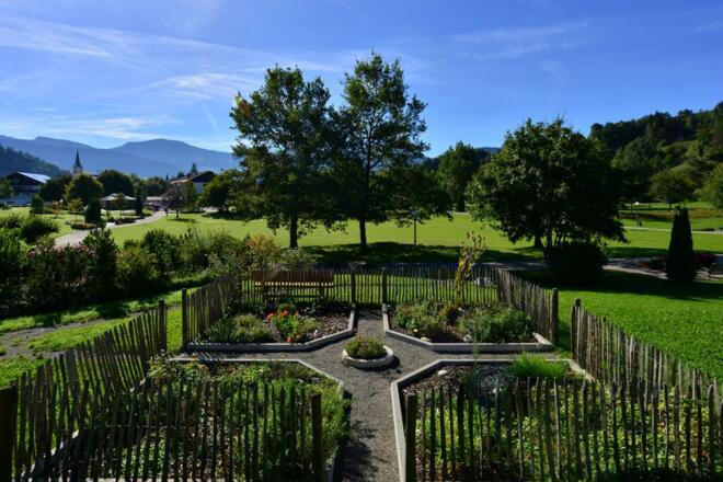 Ausblick auf Kräutergarten